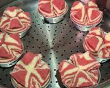 Foto langkah ke 4 dari resep Bolu Kukus Merah Putih.