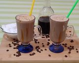Φωτογραφία βήματος 3 της συνταγής Smoothie με καφέ και καραμέλα