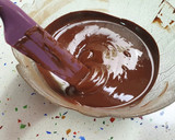 Foto del paso 2 de la receta: *Fresas cubiertas de Chocolate y Sprinkles*