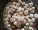 A picture of step 4 of Makhana namkeen (fasting).