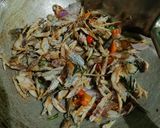 Foto langkah ke 5 dari resep Ikan Pindang Asin Sambal Matah.