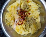 ચીઝ ગાર્લિક આલુ પરોઠા (Cheese Garlic Aloo Paratha Recipe In Gujarati) રેસીપી સ્ટેપ3ફોટો
