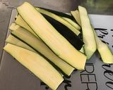 Une image de l'étape 2 de Courgettes grillées pesto balsamique.