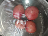 Albondigones de bonito con judías salteadas y patatas