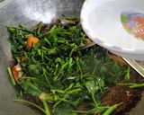 Foto langkah ke 3 dari resep Tumis Kangkung.