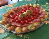 Une image de l'étape 14 de Salade surprise de pommes de terre aux tomates cerises, petits oignons blancs et lomo fumé.