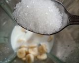 A picture of step 2 of Banana milkshake.
