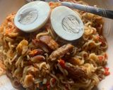 A picture of step 3 of 🍝My indomiee with fish and egg🍝.
