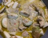 รูปขั้นตอนการทำที่ 3 ของ แกงเขียวหวานหมู ยอดมะพร้าว