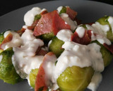 Foto del paso 11 de la receta: Coles de Bruselas al ajillo con jamón y salsa de queso