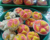 Foto langkah ke 7 dari resep Bolu kukus mekar warna-warni(menu bakulan).