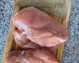 Foto del paso 1 de la receta: Pollo a la plancha con base finas hierbas (papeles para cocción) acompañado de verduras salteadas