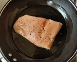 Foto del paso 3 de la receta: Salmon con salsa de maracuyá