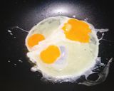 รูปขั้นตอนการทำที่ 2 ของ ข้าวผัดแหนม กุนเชียง มั่ว ๆ แต่อร่อย