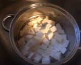 A picture of step 2 of Mapo tofu 麻婆豆腐.