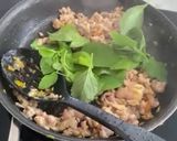 A picture of step 2 of Stir Fried Chicken with Basil.