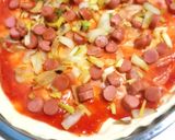 Foto langkah ke 5 dari resep Pizza mozzarella sosis.