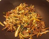 Une image de l'étape 8 de Nouilles Sautées au Boeuf Mongol.