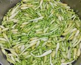 Foto langkah ke 1 dari resep Tumis Bunga Pepaya.
