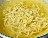 รูปขั้นตอนการทำที่ 4 ของ บะหมี่ผักชิ้นสด (หมูสับกุ้งสับปั้นก้อน)