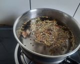 A picture of step 1 of Fenugreek lemon ginger spice detox tea.