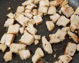 A picture of step 3 of Garlic Buttered Prawns & Chicken Salad.