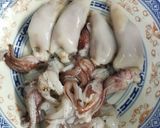 รูปขั้นตอนการทำที่ 2 ของ ผัดกะเพรา​ปลาหมึดยัดไส้