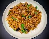 ผัดกะเพรามาม่าพริกแห้ง เส้นไม่เละ วิธีทำสูตร 4 รูป