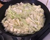 Une image de l'étape 2 de Gratin de pommes de terre vitelotte et chou blanc au parmesan,oignon de roscoff et curry.