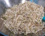 Foto langkah ke 3 dari resep Tumis Toge / Kecambah Tahu Saos tiram.