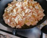 Foto del paso 1 de la receta: Empanada de pollo, bechamel y queso