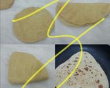 A picture of step 2 of Tawa Teenkoni Rotis or Triangular Rotis.