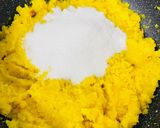 A picture of step 4 of Caramelized Pineapple Suji Halwa.