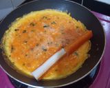Foto langkah ke 3 dari resep Telur Gulung Crabstick.