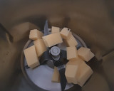 Foto del paso 1 de la receta: Salsa Mornay con TMX