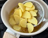 Foto langkah ke 1 dari resep Kentang masak kecap.
