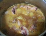 Foto del paso 5 de la receta Chipirones con gambitas y patatas