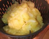 Foto del paso 5 de la receta Tortilla de patatas con cebolla en MC