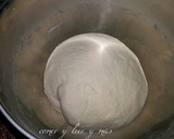 Foto del paso 2 de la receta: Hogaza de pan rellena de beicon, tres quesos y setas