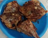 Foto langkah ke 5 dari resep Ikan nila goreng bumbu kuning.