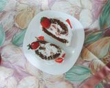 Pas rețetă Ruladă cu frișcă, mascarpone și căpșuni 🍰🍓🥄 4 fotografie