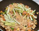 Foto langkah ke 6 dari resep Spaghetti Telur Sayuran.