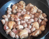 Foto del paso 2 de la receta: Arroz con pollo y salchichas