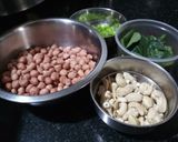 A picture of step 2 of Roasted Chivda.
