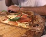 Foto del paso 10 de la receta: Pizza de harina integral con borde relleno! 🤤