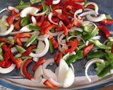 Foto del paso 2 de la receta Muslitos de pollo con pimientos