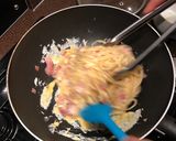 A picture of step 6 of 10 minute carbonara.