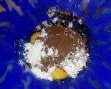 Foto langkah ke 1 dari resep Cake Coklat Iseng saja cuma pake loyang 18cm telurnya 2biji.