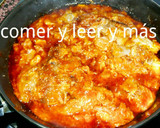 Foto del paso 3 de la receta: Manitas de cerdo guisadas en salsa de tomate