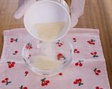 A picture of step 2 of Creamy Strawberry Milk Jelly Pudding.